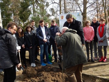 Uroczyste otwarcie obchodów 100lecia Województwa Łódzkiego - 100 drzew dla 100 szkół, archiwum ZPKWŁ 